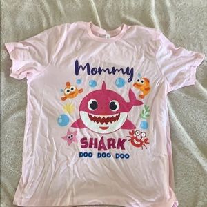 NWOT Mommy Shark t-shirt